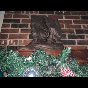 🍀10/$25🍀Brown boots size 9M